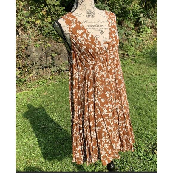 NWT Rylee Anns Dark brown and white V-neck floral mini dress - Picture 6 of 12